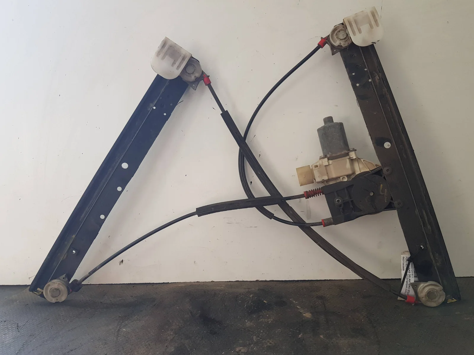 Foto de ELEVALUNAS DELANTERO IZQUIERDO SIN MARCA SIN MODELO referencia 6M2114A389B