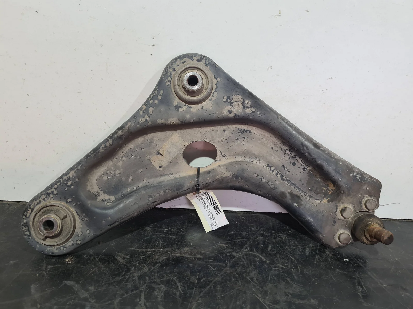 Foto de BRAZO SUSPENSION INFERIOR DELANTERO DERECHO PEUGEOT 207