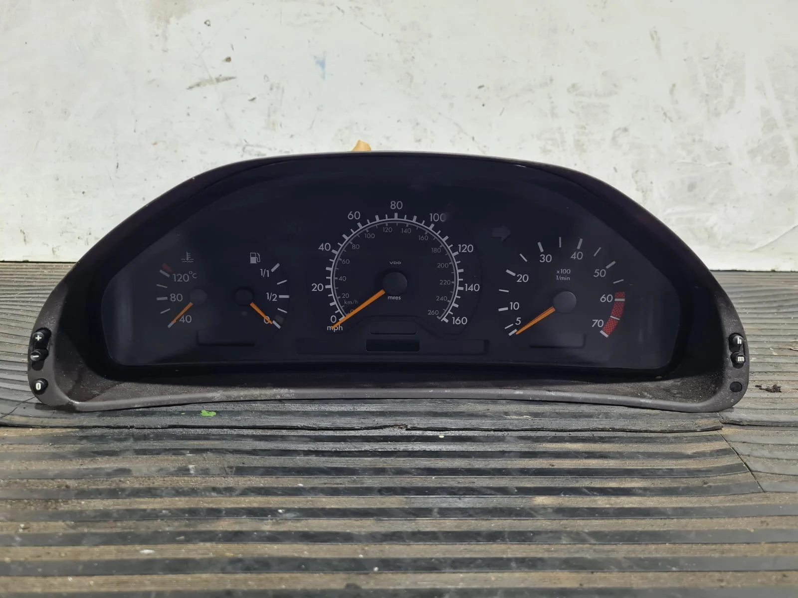 Foto de CUADRO INSTRUMENTOS MERCEDES-BENZ CLK (BM 208) COUPE referencia A2085402711