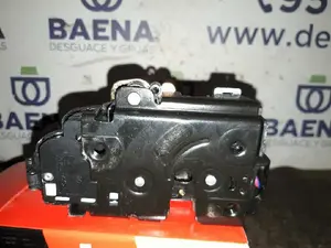 Foto de CERRADURA PUERTA TRASERA DERECHA SIN MARCA SIN MODELO referencia 3B4839016A foto 4