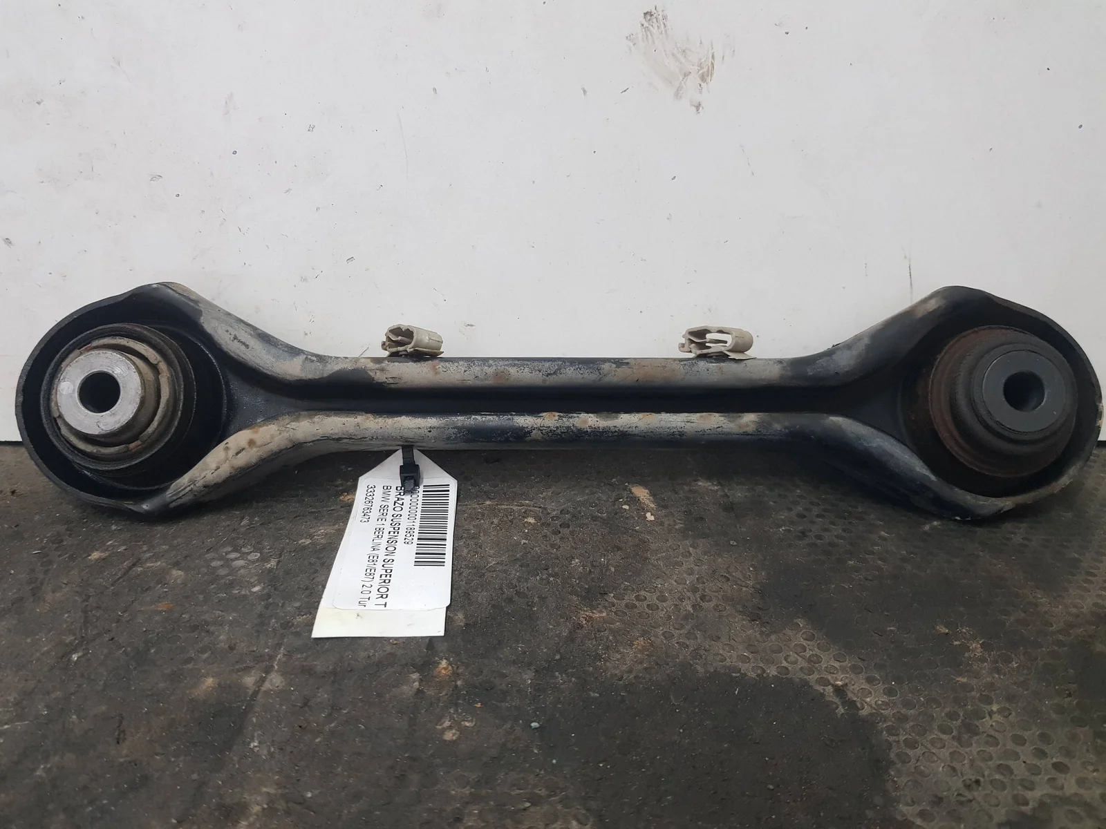 Foto de BRAZO SUSPENSION SUPERIOR TRASERO DERECHO BMW SERIE 3 BERLINA (E90) referencia 33326763473