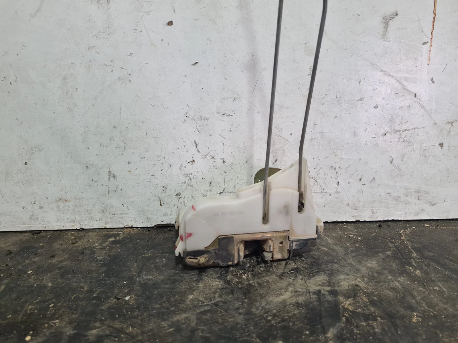 Foto de CERRADURA PUERTA TRASERA DERECHA SEAT IBIZA (6K1) referencia 6K4839016