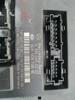 Foto de CAJA RELES / FUSIBLES SIN MARCA SIN MODELO referencia A1695454332 foto 4