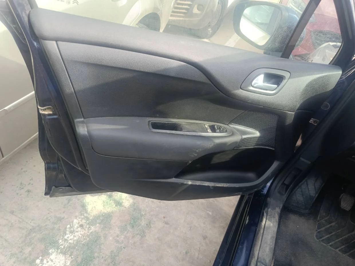 Foto de GUARNECIDO PUERTA DELANTERA IZQUIERDA CITROEN C4 BERLINA