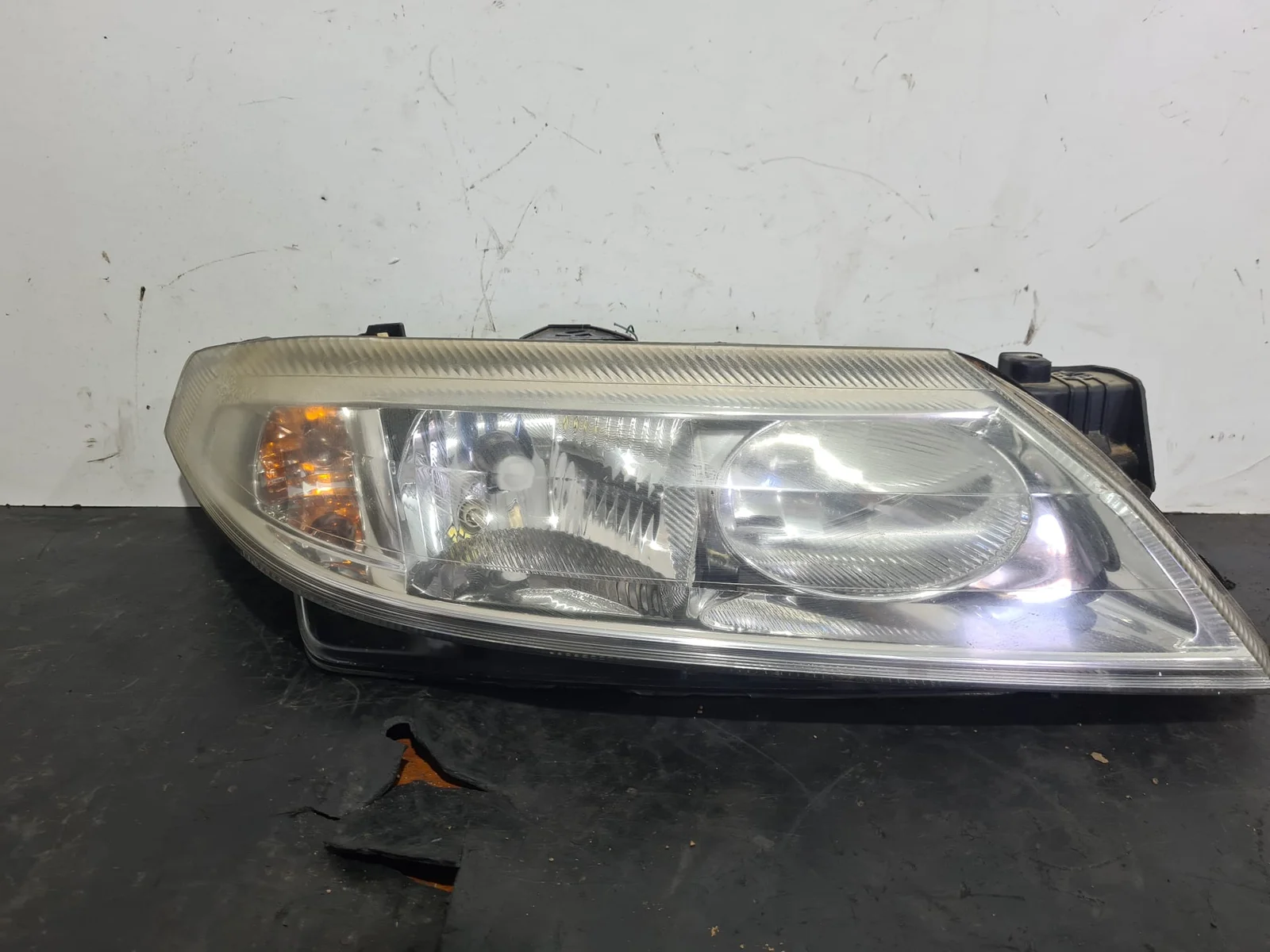 Foto de FARO DERECHO RENAULT LAGUNA II (BG0) referencia 8200002847
