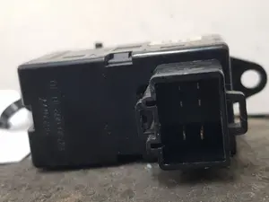 Foto de MANDO ELEVALUNAS TRASERO DERECHO DAEWOO REZZO referencia 96190777 foto 2