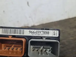 Foto de CAJA RELES / FUSIBLES CITROEN C3 referencia 9664997880 foto 3