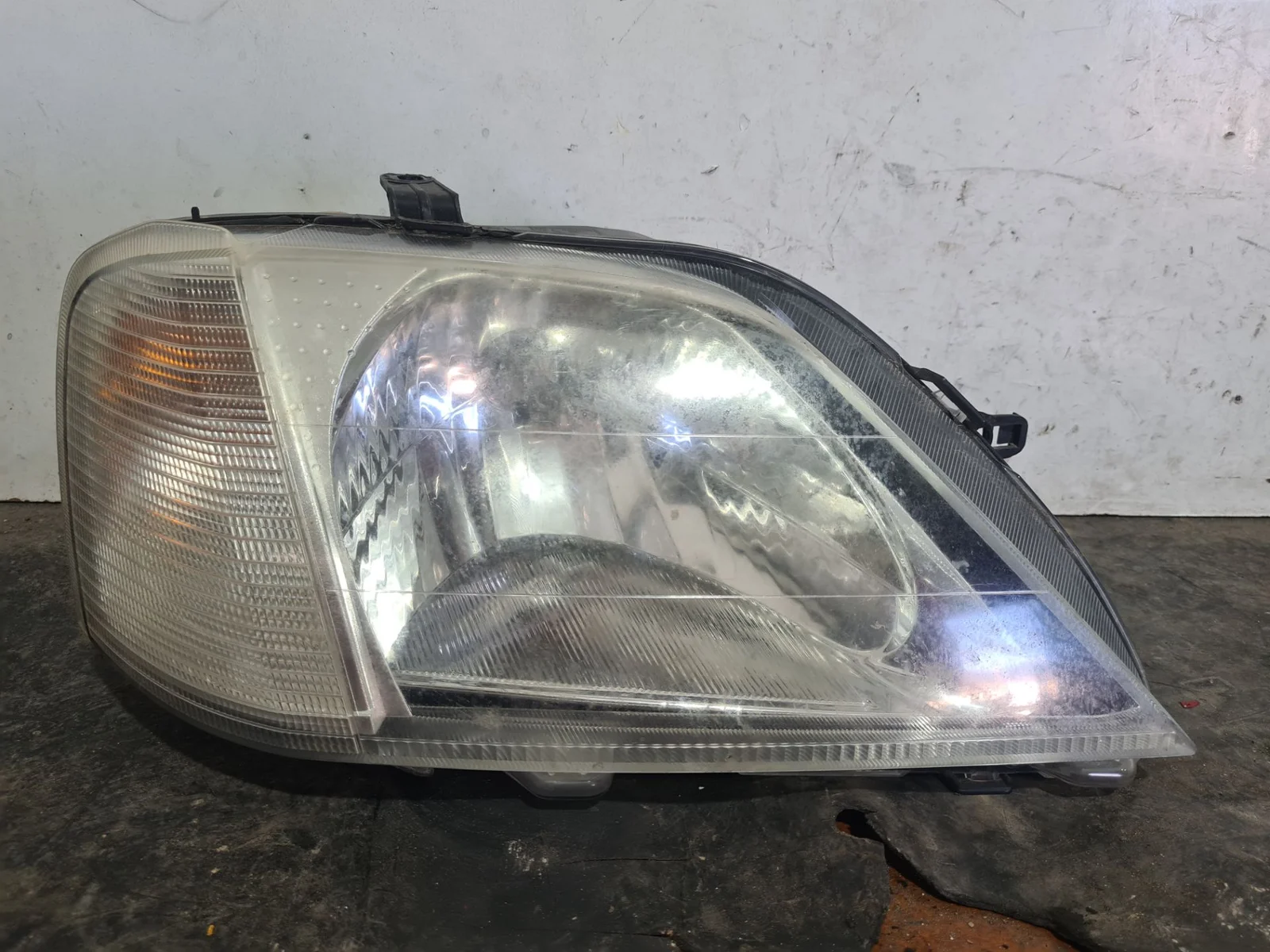 Foto de FARO DERECHO DACIA LOGAN 1 MCV FAMILIAR referencia 551-1153R