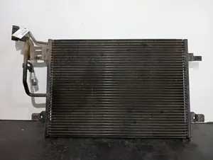 Foto de CONDENSADOR / RADIADOR AIRE ACONDICIONADO VOLKSWAGEN PASSAT BERLINA (3B3) referencia 3B0260401 foto 2