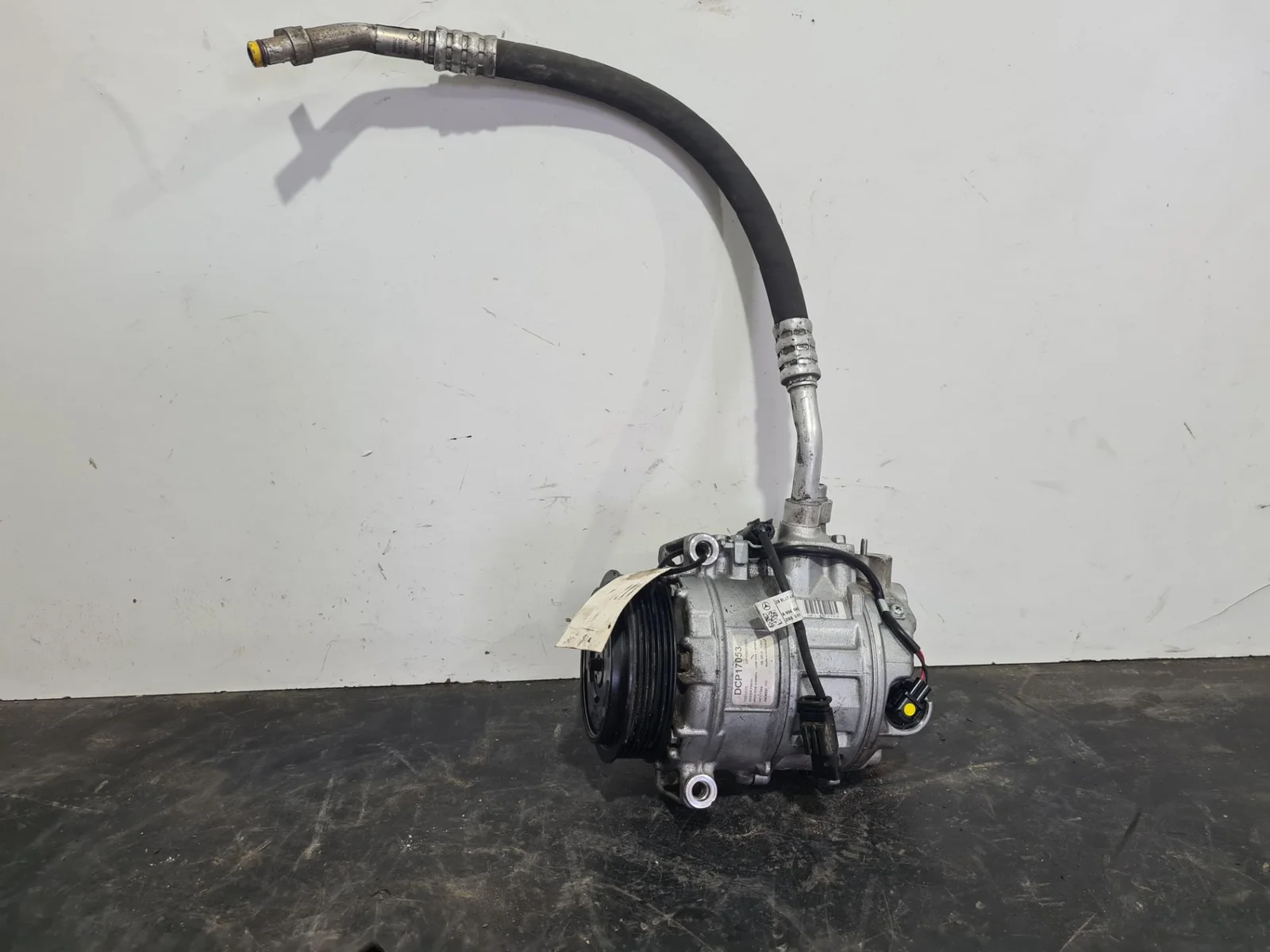 Foto de COMPRESOR AIRE ACONDICIONADO MERCEDES-BENZ SPRINTER II FURGÓN referencia 43710081103D