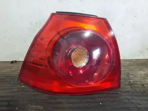 Foto de PILOTO TRASERO IZQUIERDO VOLKSWAGEN GOLF V (1K1)(10.2003) referencia 1K6945111C