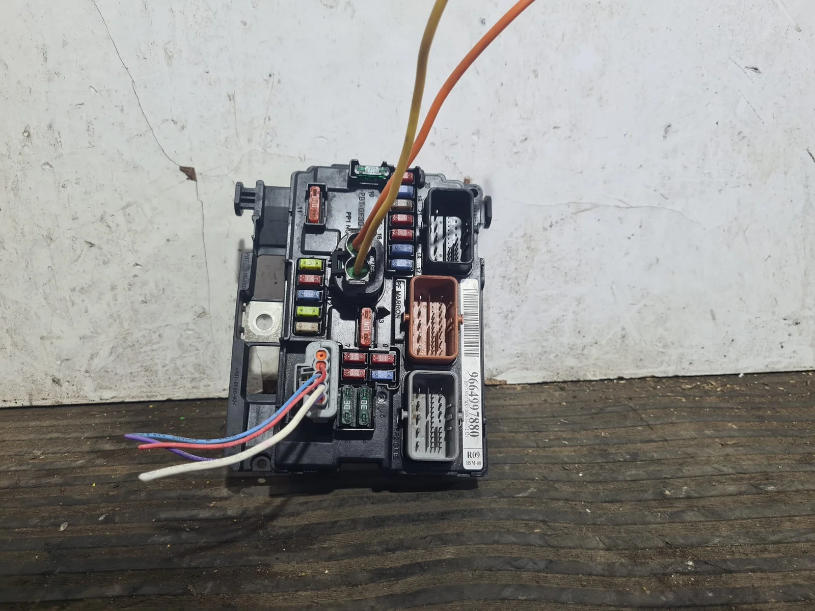 Foto de CAJA RELES / FUSIBLES CITROEN C3 referencia 9664997880