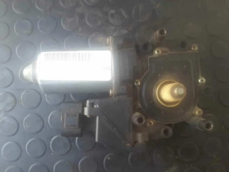 Foto de MOTOR ELEVALUNAS DELANTERO IZQUIERDO SIN MARCA SIN MODELO referencia 0536001401