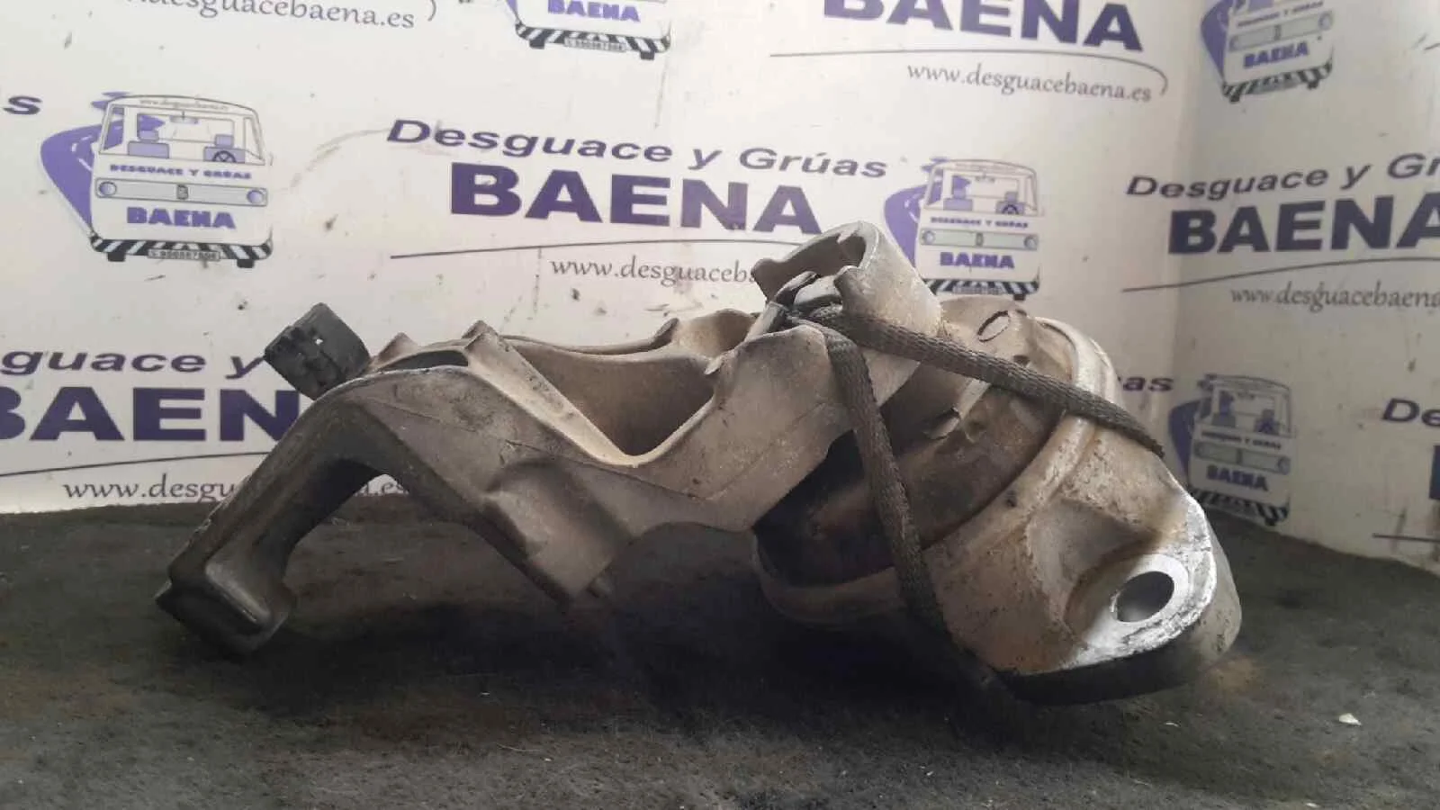 Foto de SOPORTE MOTOR DERECHO SIN MARCA SIN MODELO