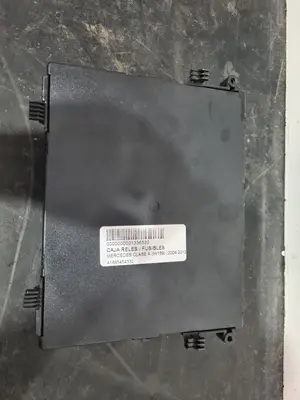 Foto de CAJA RELES / FUSIBLES SIN MARCA SIN MODELO referencia A1695454332 foto 2