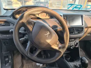 Foto de VOLANTE PEUGEOT 208