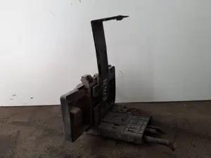 Foto de CAJA RELES / FUSIBLES SIN MARCA SIN MODELO referencia 1J0937549 foto 2