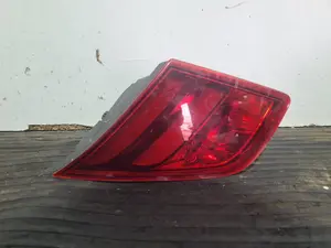 Foto de PILOTO TRASERO DERECHO INTERIOR PEUGEOT 308 referencia 9677818280