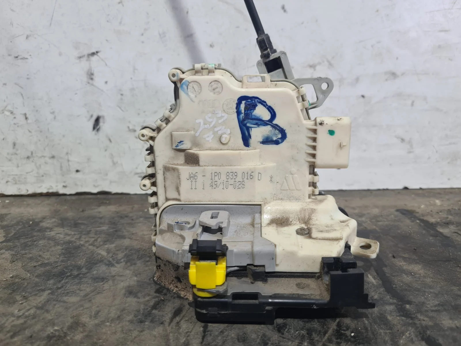 Foto de CERRADURA PUERTA TRASERA DERECHA SEAT LEON (1P1) referencia 1P0839016D