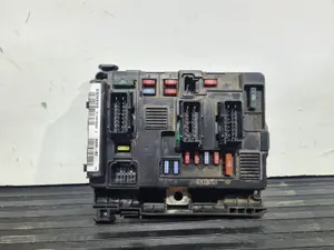 Foto de CAJA RELES / FUSIBLES SIN MARCA SIN MODELO referencia U118470002J