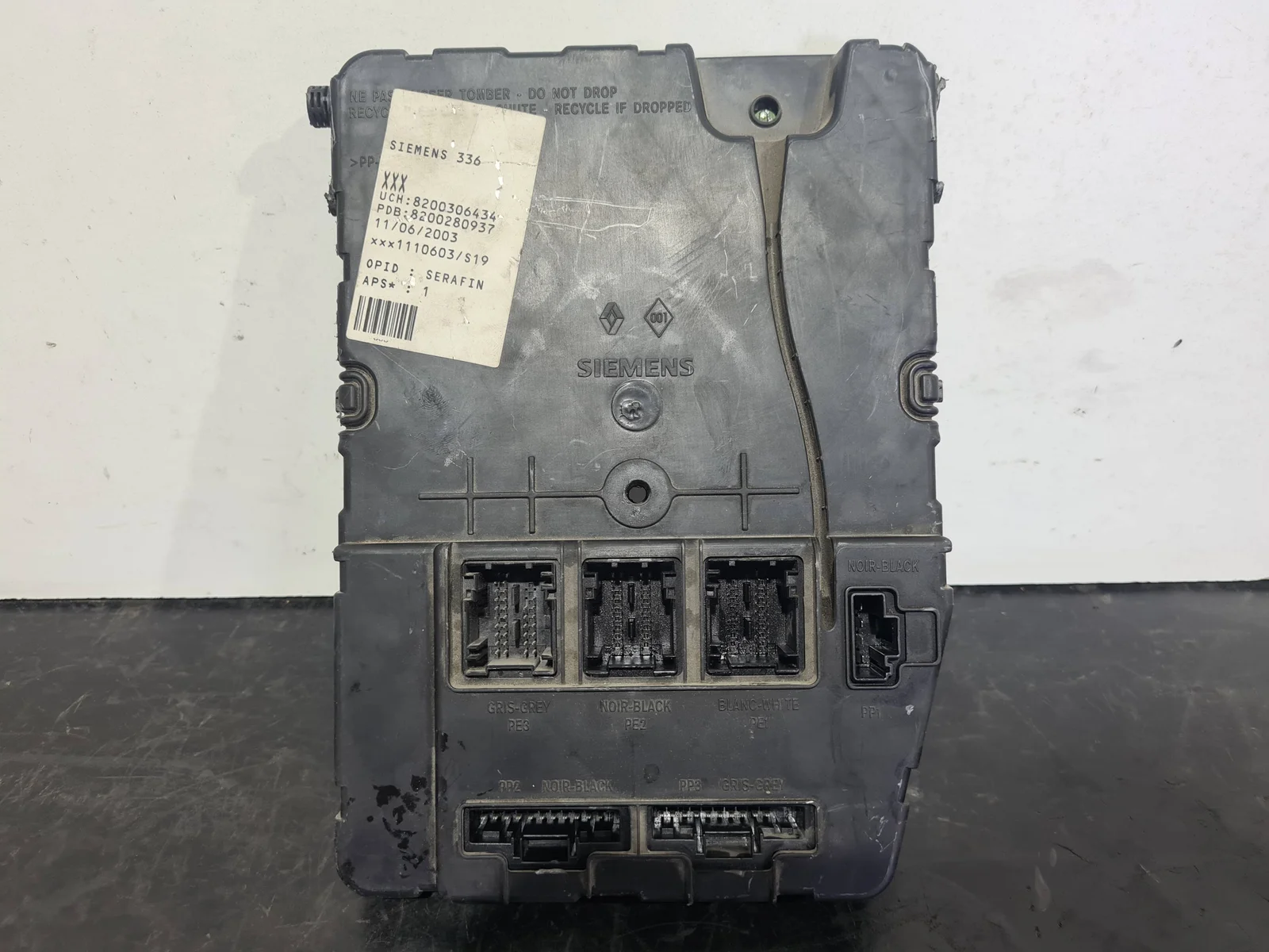 Foto de CAJA RELES / FUSIBLES RENAULT MEGANE II BERLINA 3P referencia 8200306434
