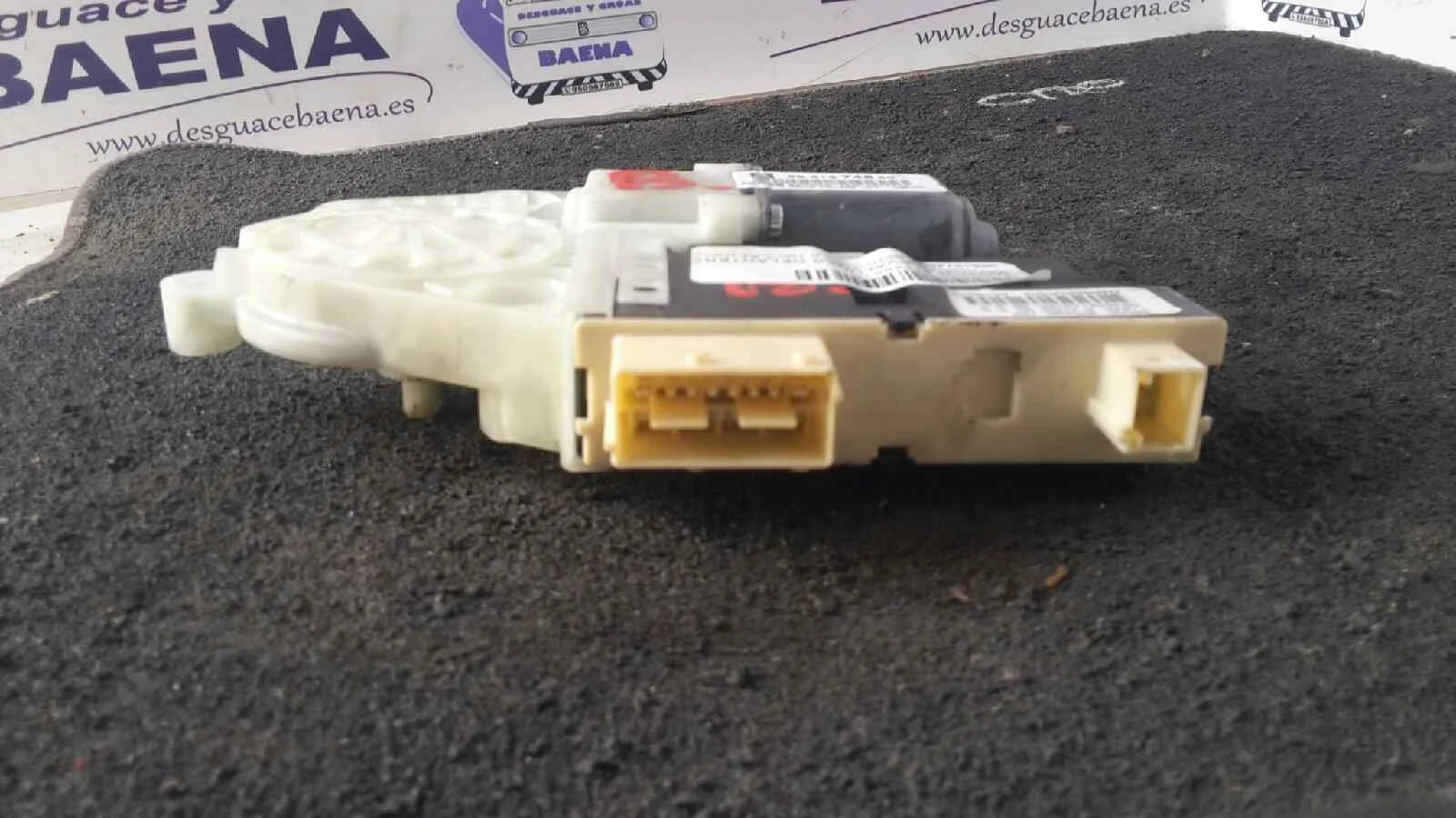 Foto de MOTOR ELEVALUNAS DELANTERO DERECHO SIN MARCA SIN MODELO referencia 9681574880