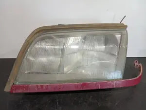 Foto de FARO IZQUIERDO MERCEDES-BENZ CLASE C (BM 202) BERLINA