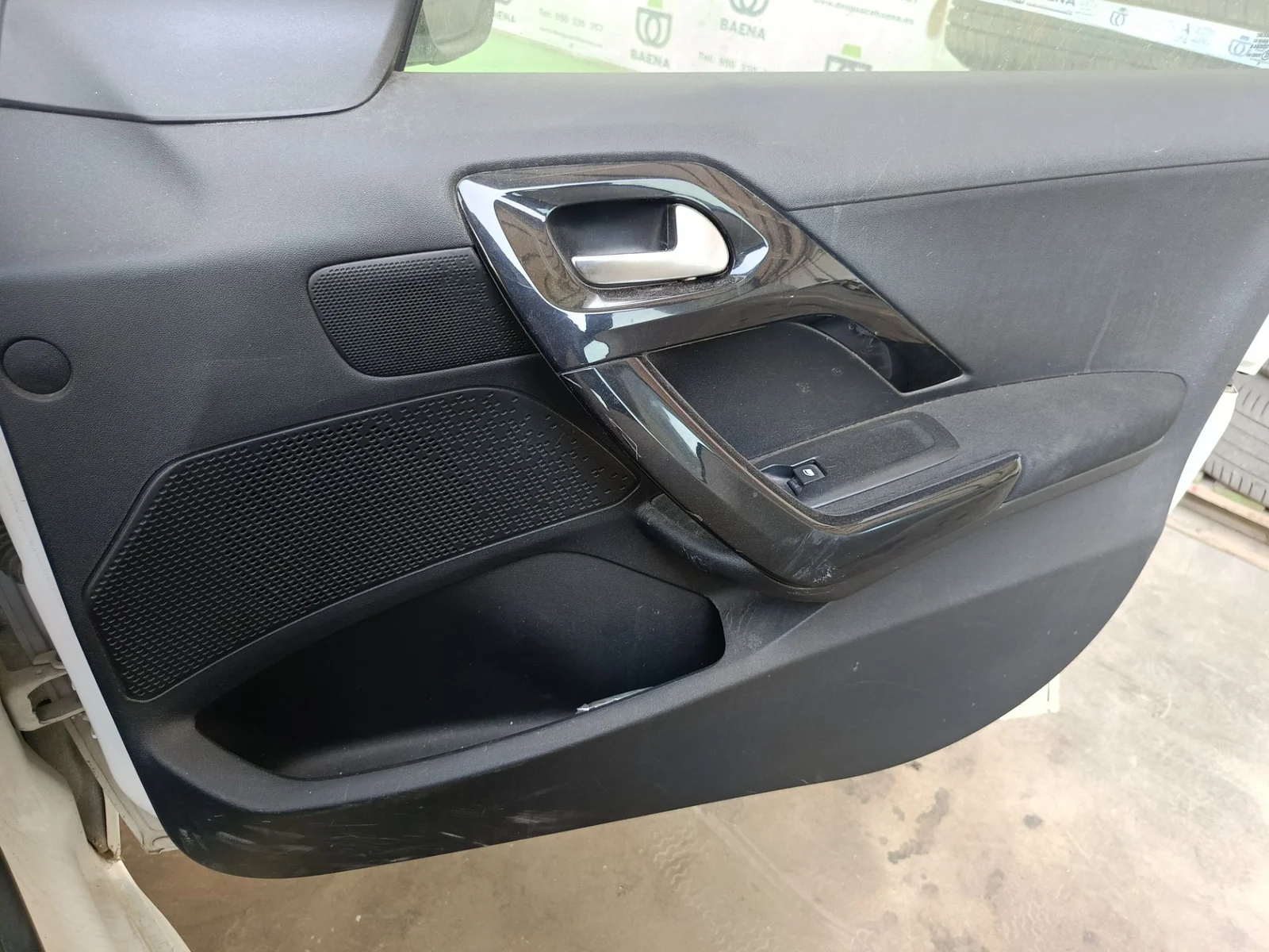 Foto de GUARNECIDO PUERTA DELANTERA DERECHA PEUGEOT 208