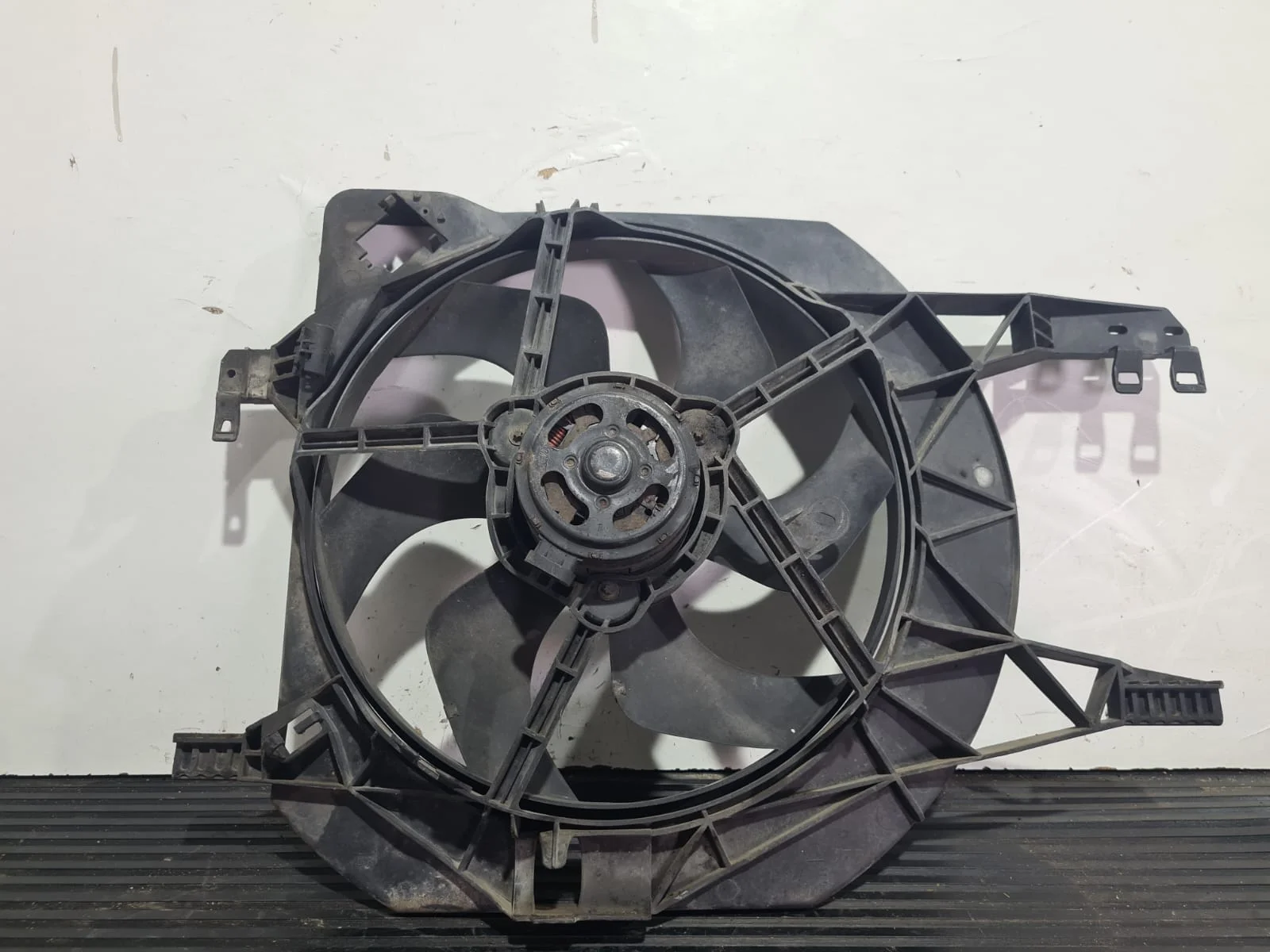 Foto de ELECTROVENTILADOR OPEL VIVARO referencia 1831199016