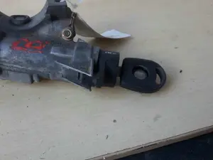 Foto de CONMUTADOR DE ARRANQUE SIN MARCA SIN MODELO referencia 4B0905851C foto 2
