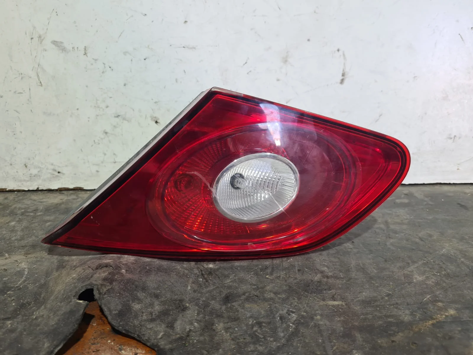Foto de PILOTO TRASERO DERECHO INTERIOR SIN MARCA SIN MODELO referencia 3C8945258