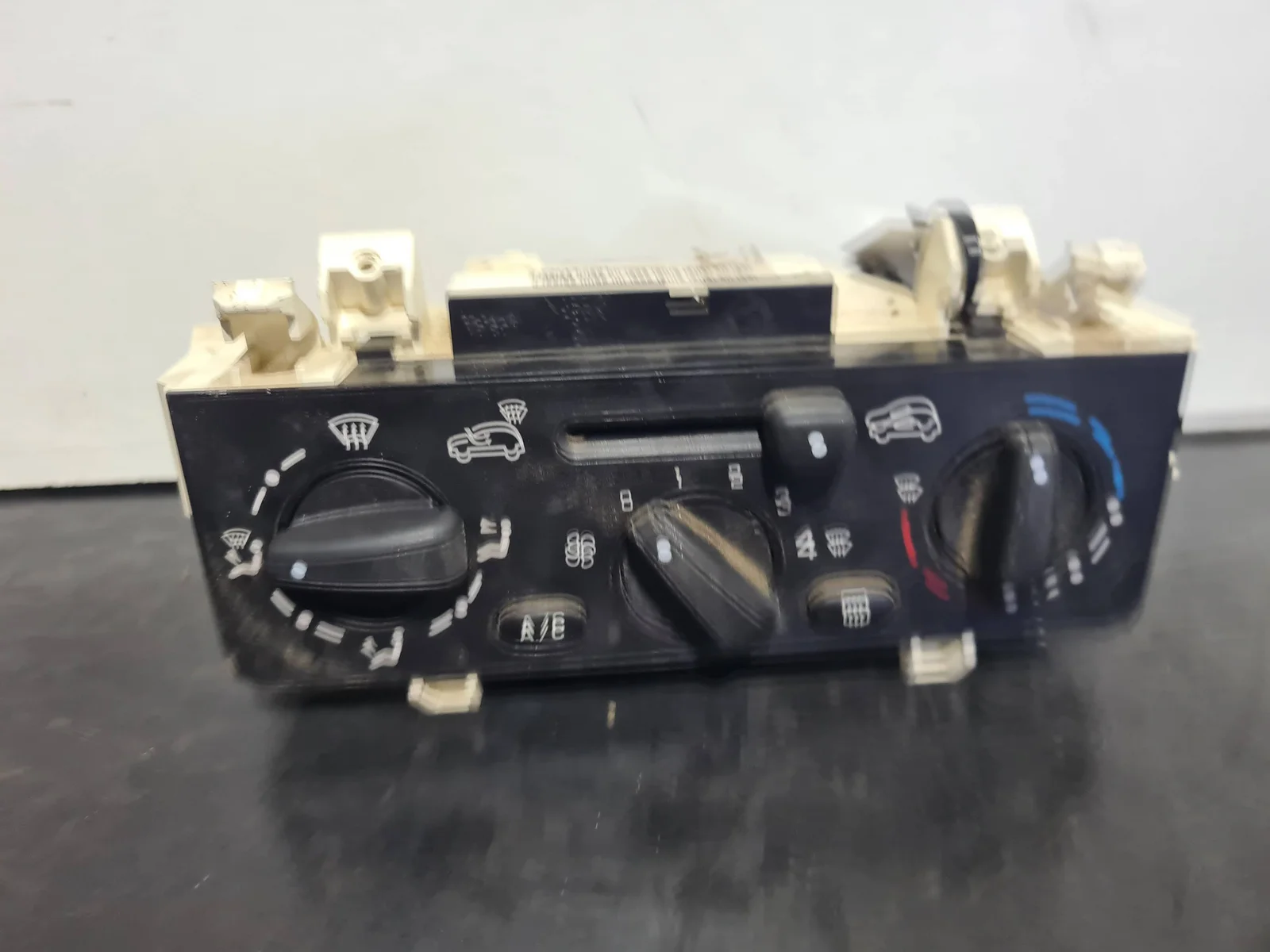 Foto de MANDO CALEFACCION / AIRE ACONDICIONADO SIN MARCA SIN MODELO referencia F664479W