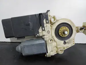 Foto de MOTOR ELEVALUNAS DELANTERO IZQUIERDO SEAT LEON (1M1) referencia 105526301 foto 2