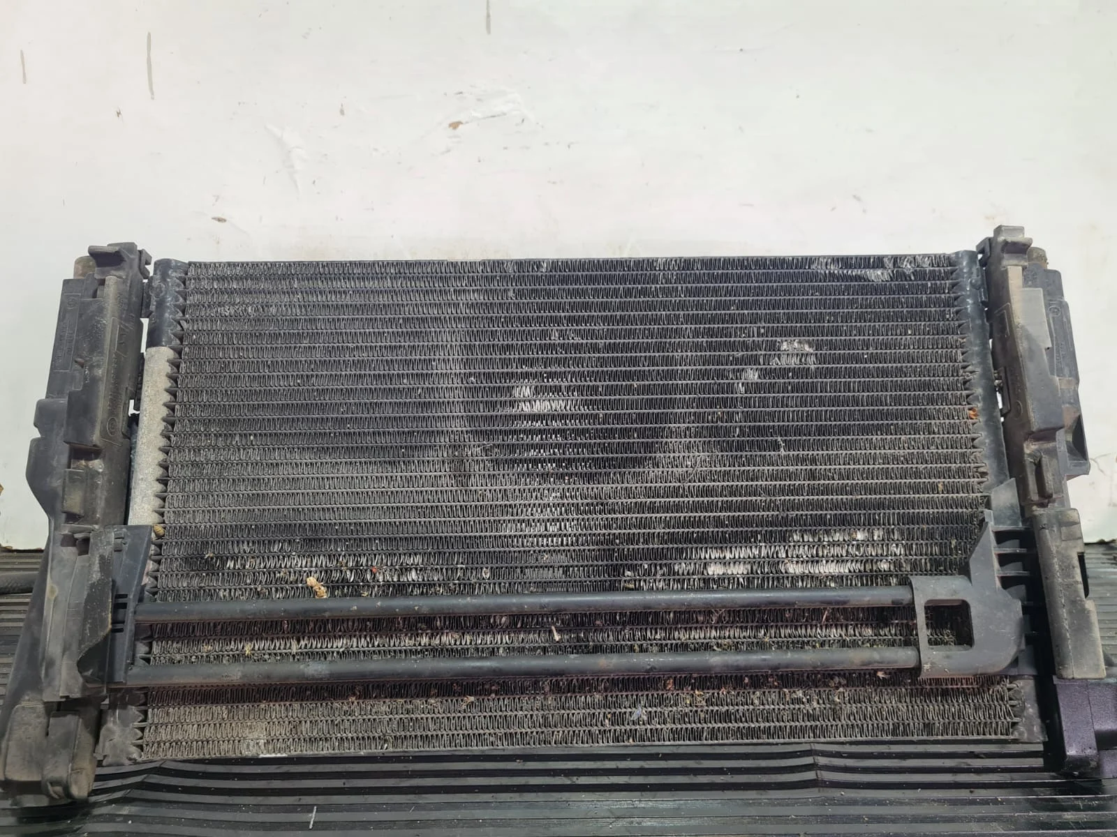 Foto de CONDENSADOR / RADIADOR AIRE ACONDICIONADO BMW SERIE 3 BERLINA (E46) referencia 8377648