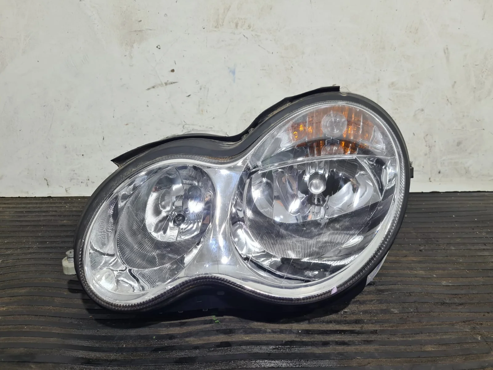 Foto de FARO IZQUIERDO MERCEDES-BENZ CLASE C (BM 203) BERLINA