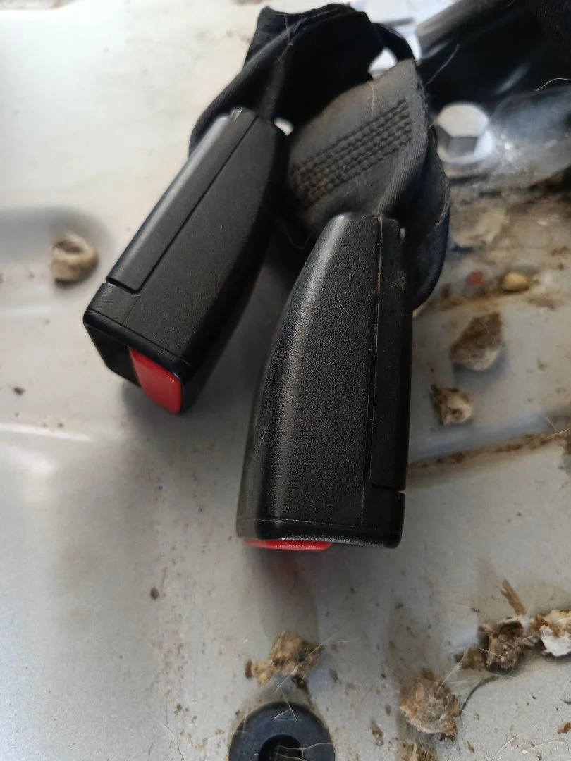 Foto de ENGANCHE CINTURON TRASERO CENTRAL PEUGEOT 208