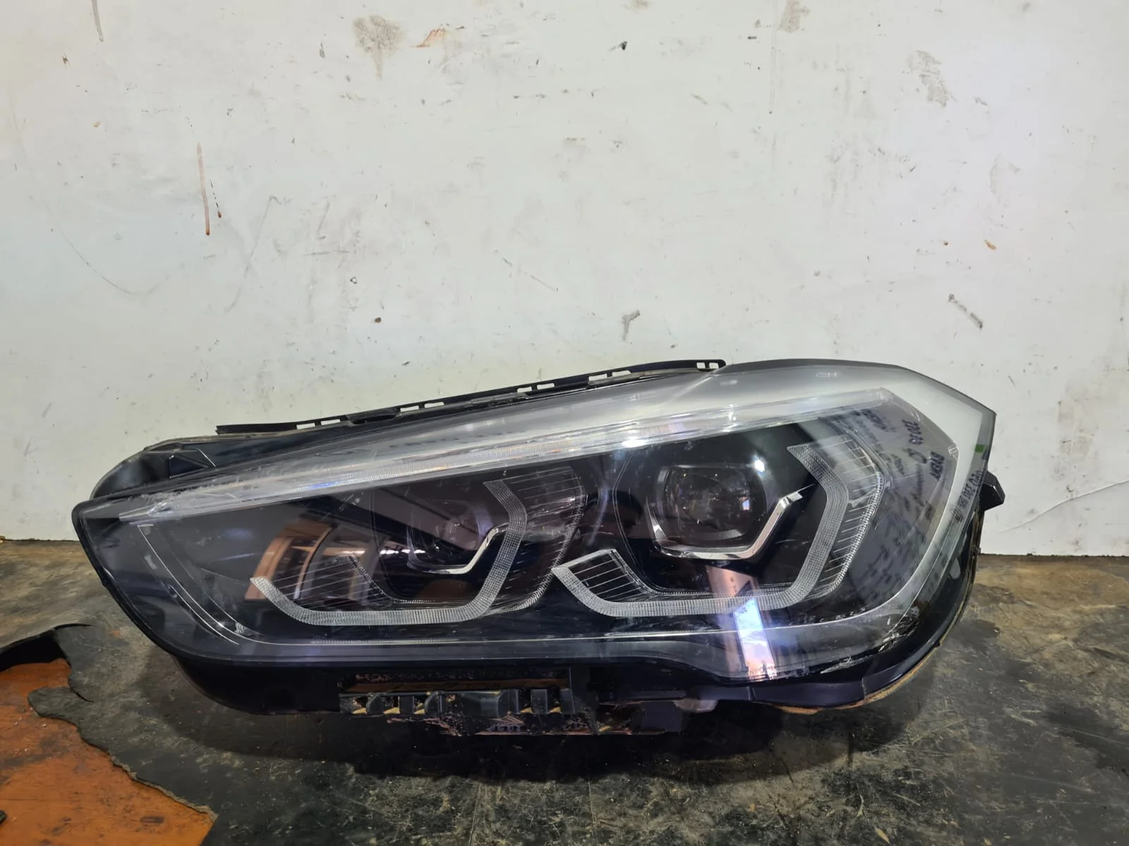 Foto de FARO IZQUIERDO BMW SERIE X1 (F48) referencia 90178479ZP03
