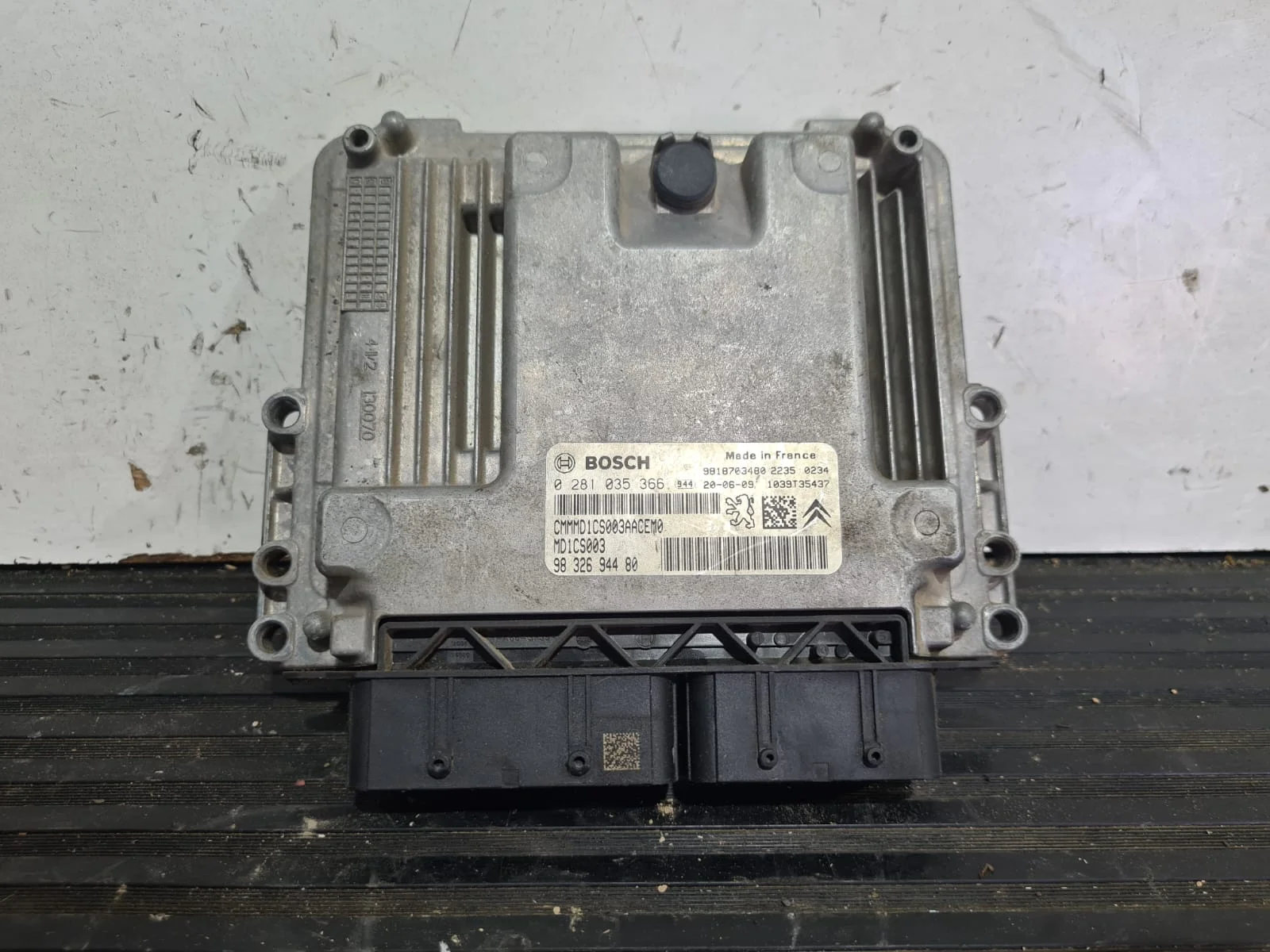 Foto de CENTRALITA MOTOR UCE CITROEN JUMPY COMBI referencia 9832694480