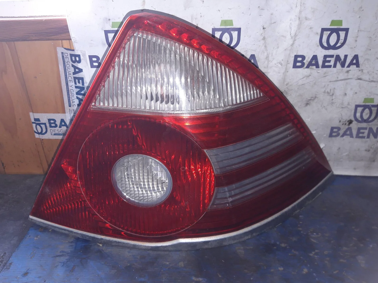 Foto de PILOTO TRASERO DERECHO FORD MONDEO BERLINA (GE) referencia 1S7113404A