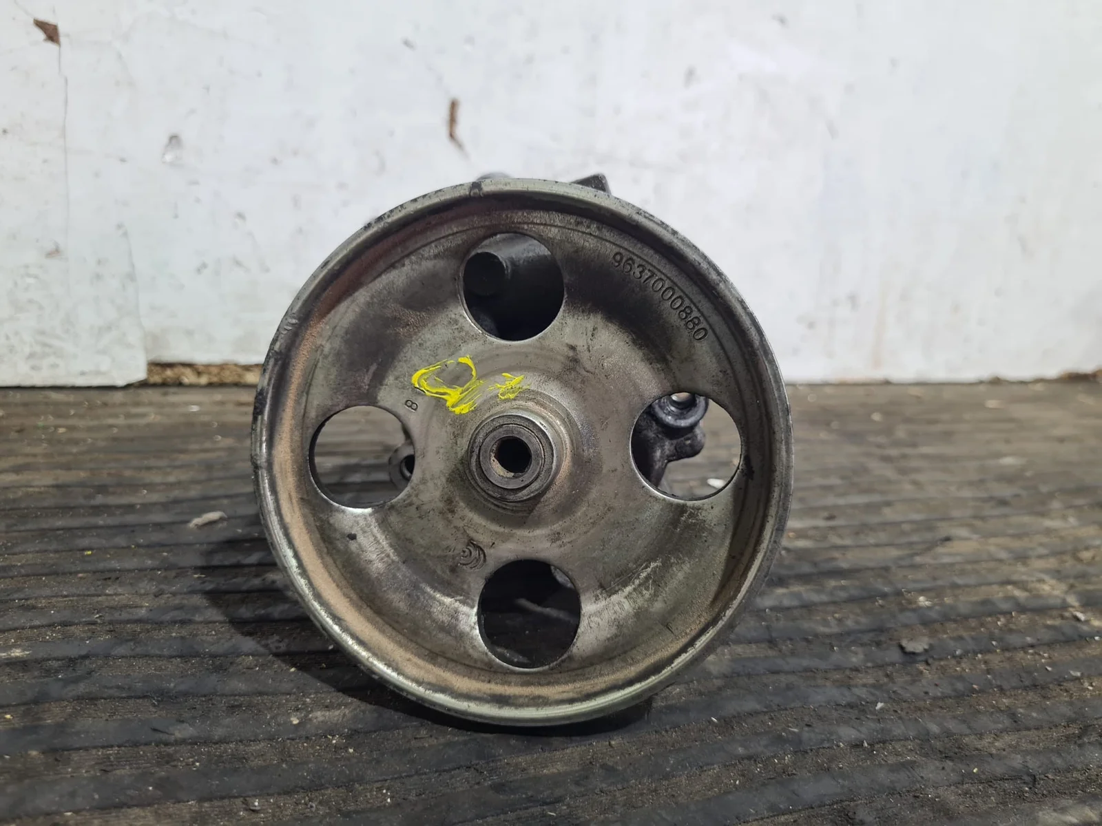 Foto de BOMBA DIRECCION CITROEN C5 BERLINA referencia 9636086580