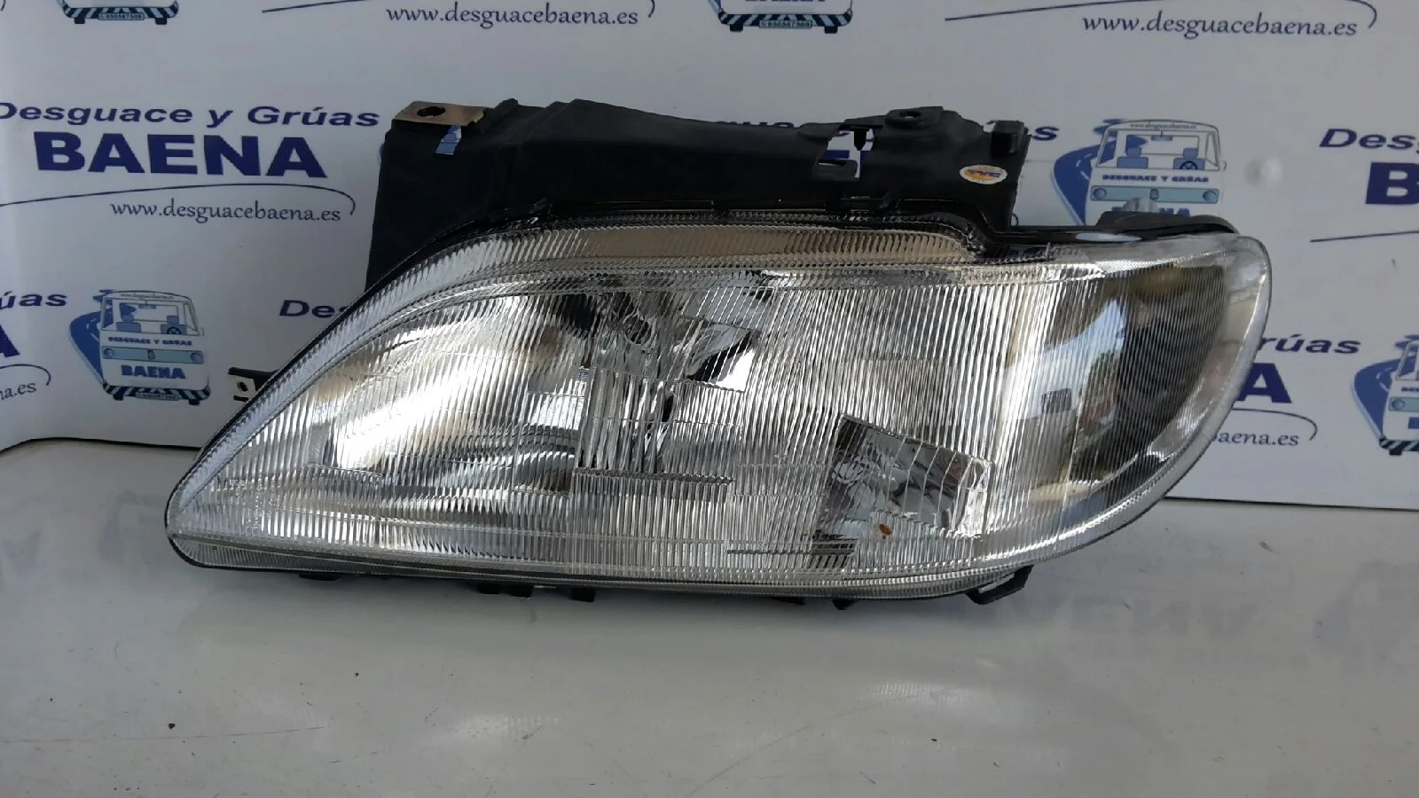 Foto de FARO IZQUIERDO SIN MARCA SIN MODELO