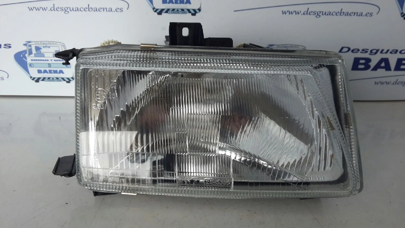 Foto de FARO DERECHO SIN MARCA SIN MODELO