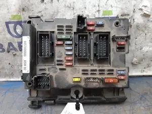 Foto de CAJA RELES / FUSIBLES SIN MARCA SIN MODELO referencia 9657608880