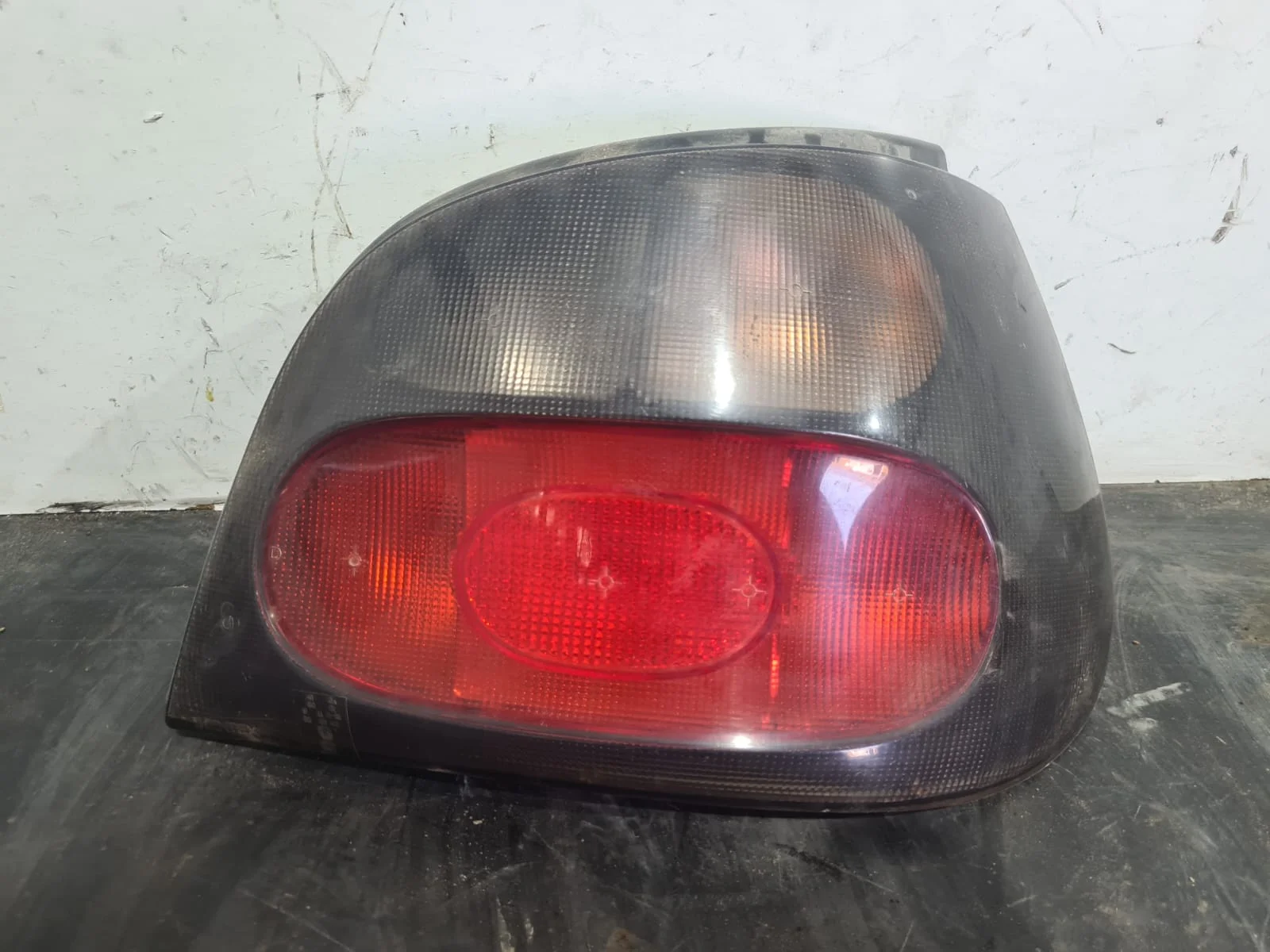 Foto de PILOTO TRASERO DERECHO RENAULT MEGANE I CLASSIC (LA0) referencia 7700828138