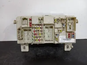 Foto de CAJA RELES / FUSIBLES FORD FOCUS BERLINA (CB4) referencia 97RA000001
