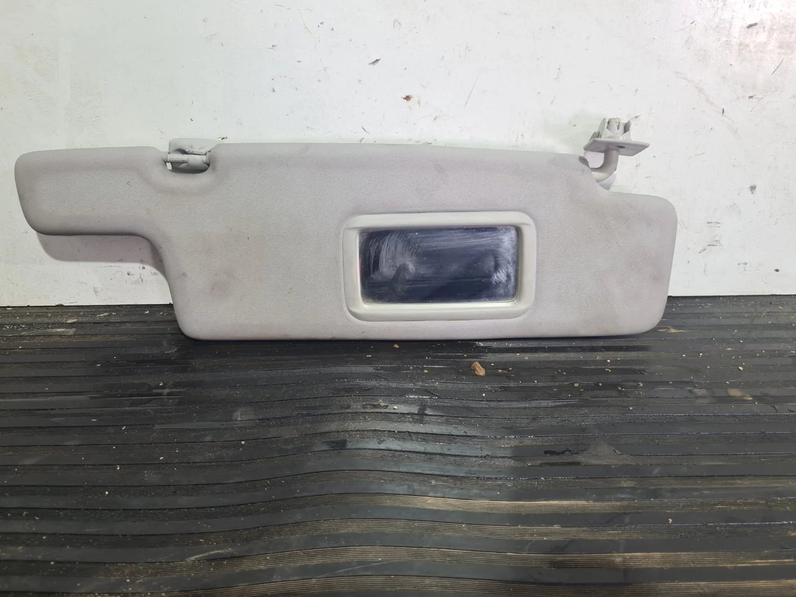 Foto de PARASOL DERECHO VOLKSWAGEN GOLF III (1H1)(11.1991) referencia 1H0857552