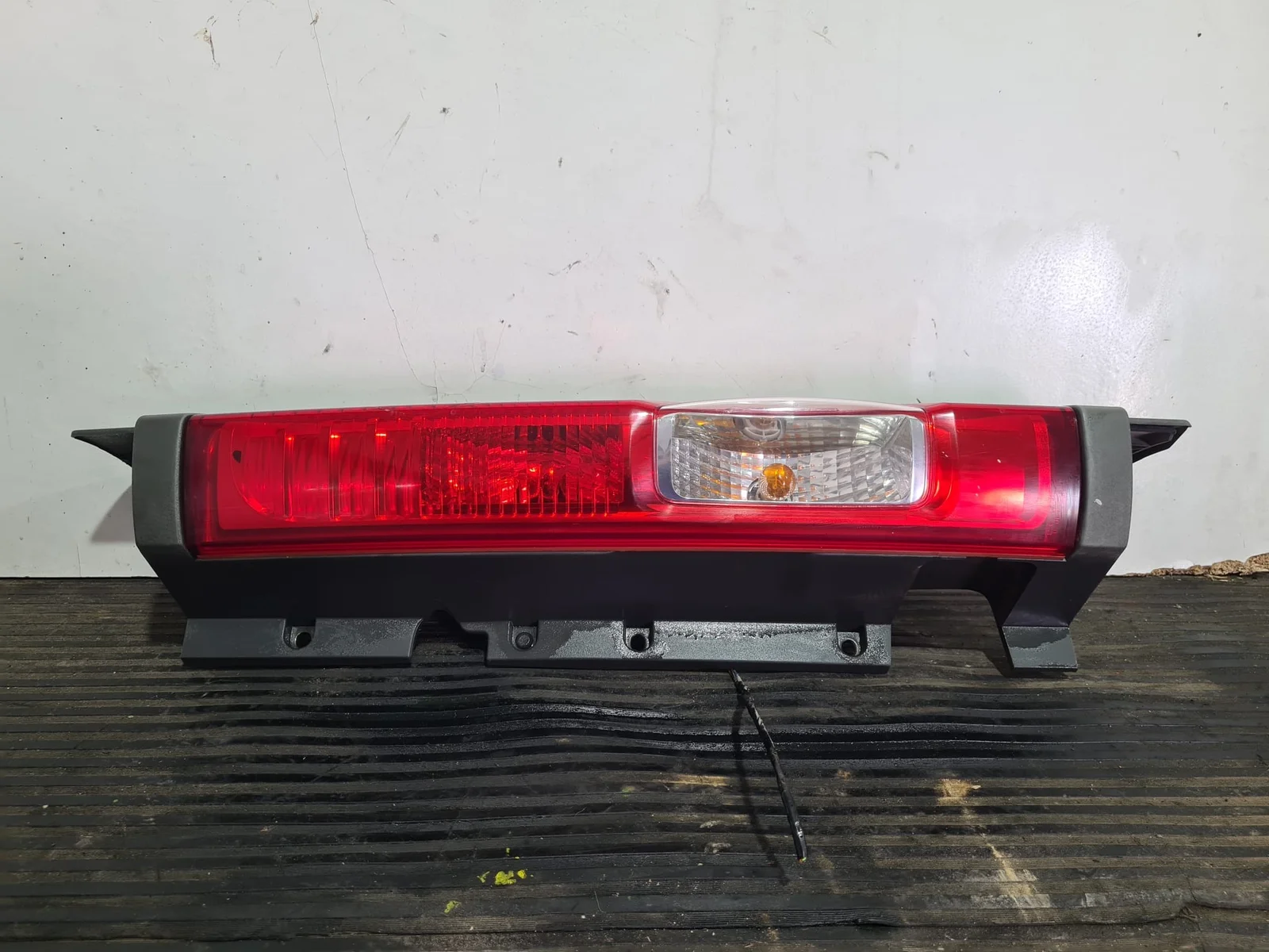 Foto de PILOTO TRASERO DERECHO RENAULT TRAFIC II COMBI referencia 93857722