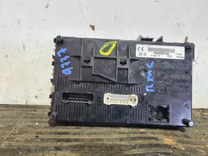 Foto de CAJA RELES / FUSIBLES RENAULT CLIO II SYMBOL referencia 216590627 foto 1
