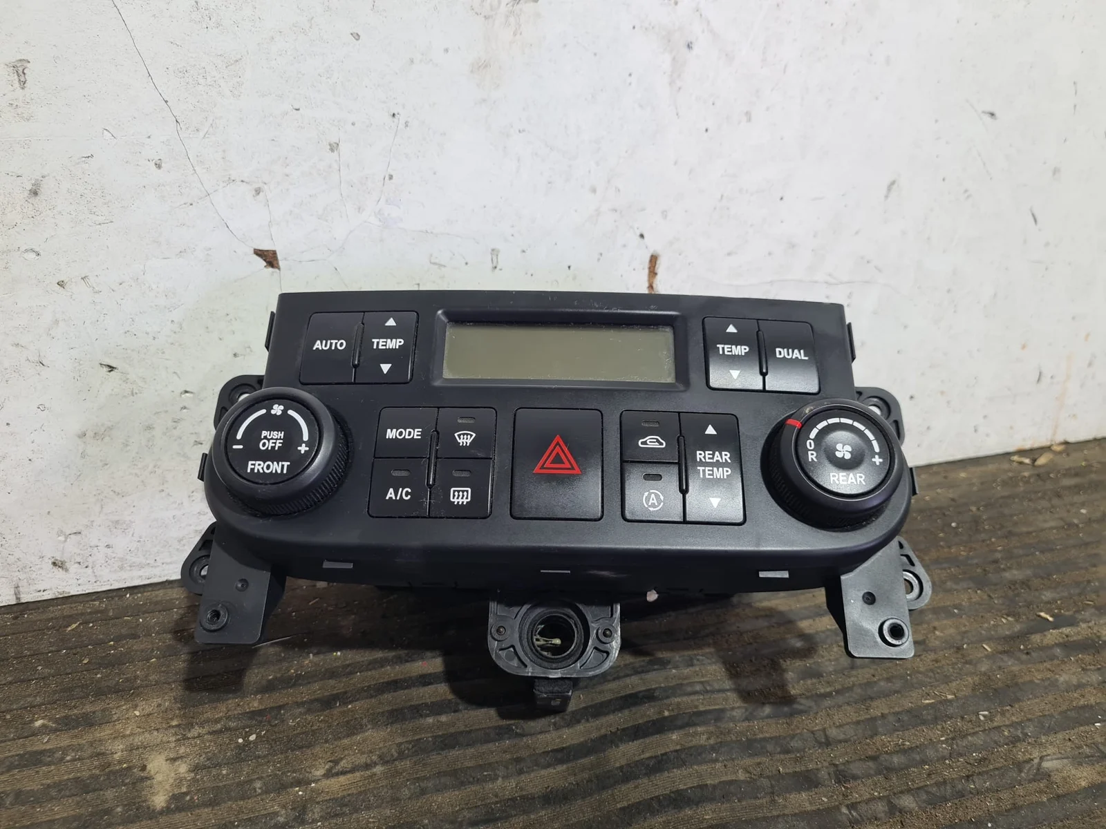 Foto de MANDO CLIMATIZADOR KIA CARNIVAL referencia 20060404