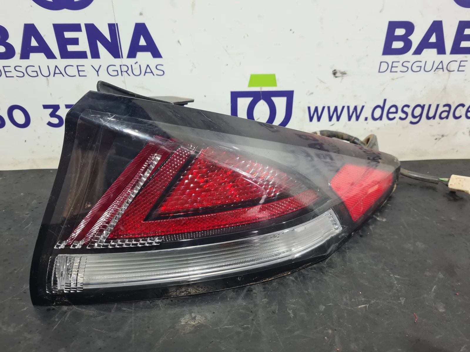 Foto de PILOTO TRASERO DERECHO HYUNDAI IONIQ referencia 92402G2200